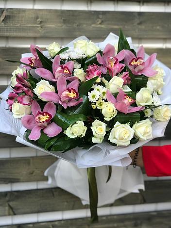 Букет цветов из: Розы и Хризантемы в Ахты