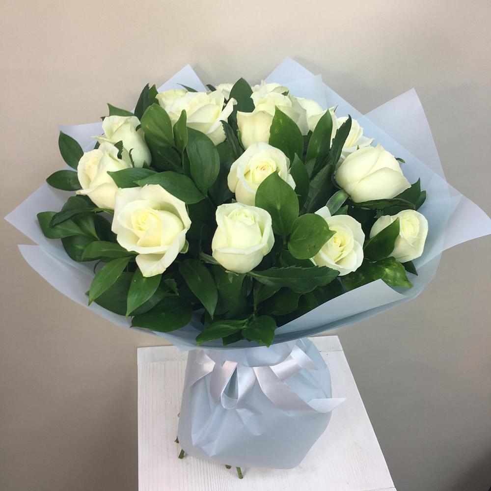 Букет 15 Белых роз Проуд в Ахты