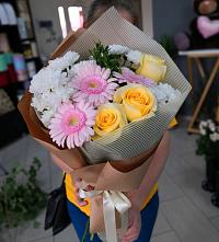 Букет цветов из:  Герберы, Розы и Хризантемы в Ахты
