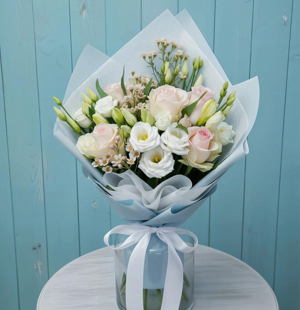 Букет цветов из: Розы и Лизиантусы в Ахты