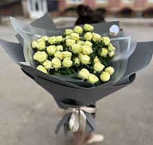 Букет Белые кустовые розы Солинеро в Ахты