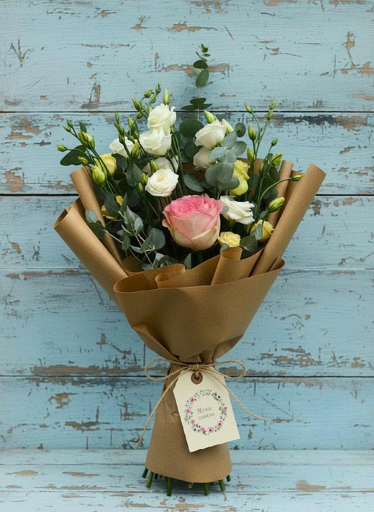 Букет цветов из: Розы и Лизиантусы в Ахты