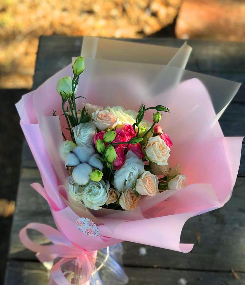 Букет цветов из: Розы и Лизиантусы в Ахты