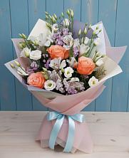 Букет цветов из:  Лизиантусы, Розы, Альстромерии и Гипсофила в Ахты