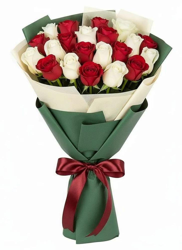 Букет Микс из красных и белых роз в Ахты