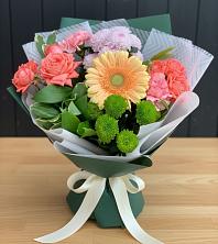 Букет цветов из:  Гвоздики, Розы, Герберы и Хризантемы в Ахты