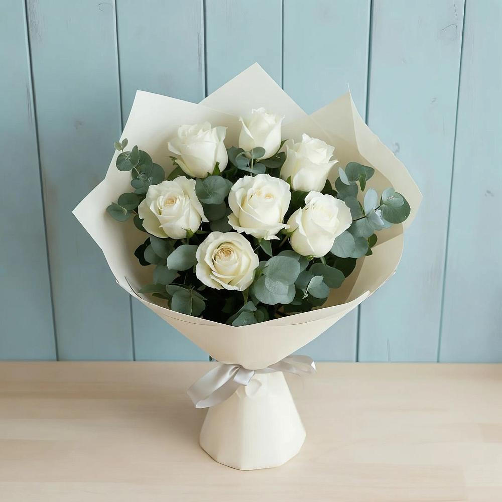 Букет Белые розы в Эвкалипте в Ахты