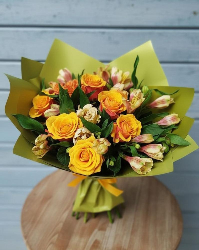 Букет цветов из: Альстромерии и Розы в Ахты