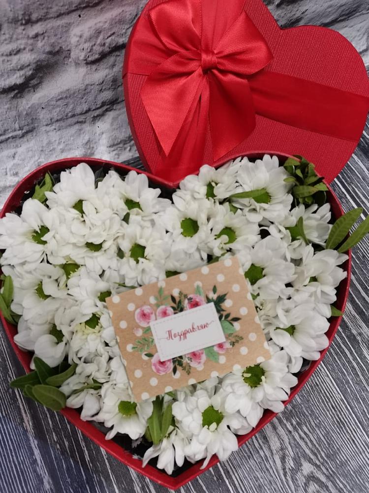 Цветочная композиция из Хризантемы в виде сердца в Ахты