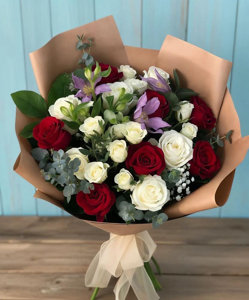 Букет цветов из: Розы и Альстромерии в Ахты
