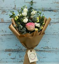 Букет цветов из:  Розы и Лизиантусы в Ахты