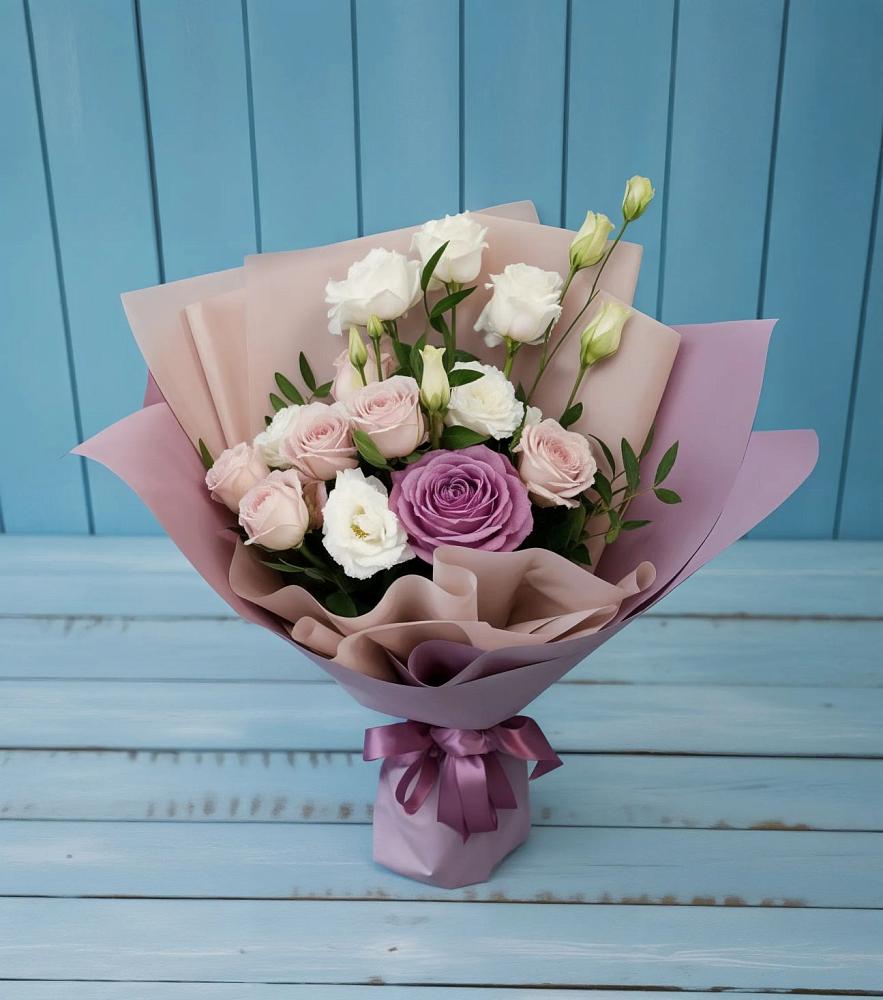 Букет цветов из: Розы и Лизиантусы в Ахты